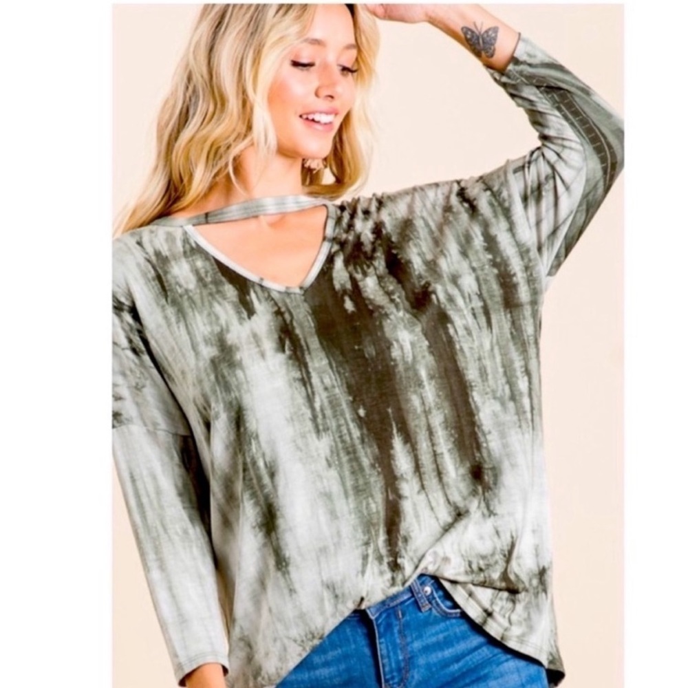 Tie Dye 3/4 Sleeve Chocker Style Blouse